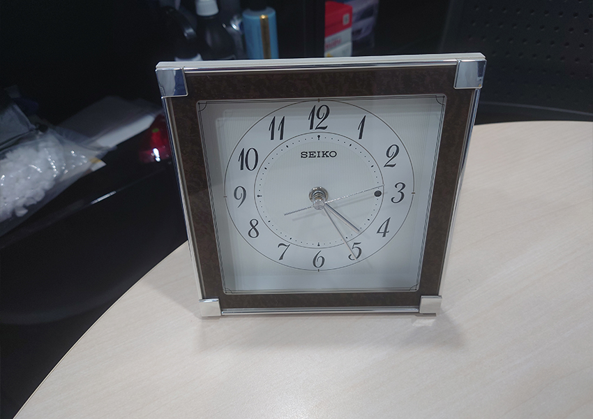 本社移転記念品として社員一同より