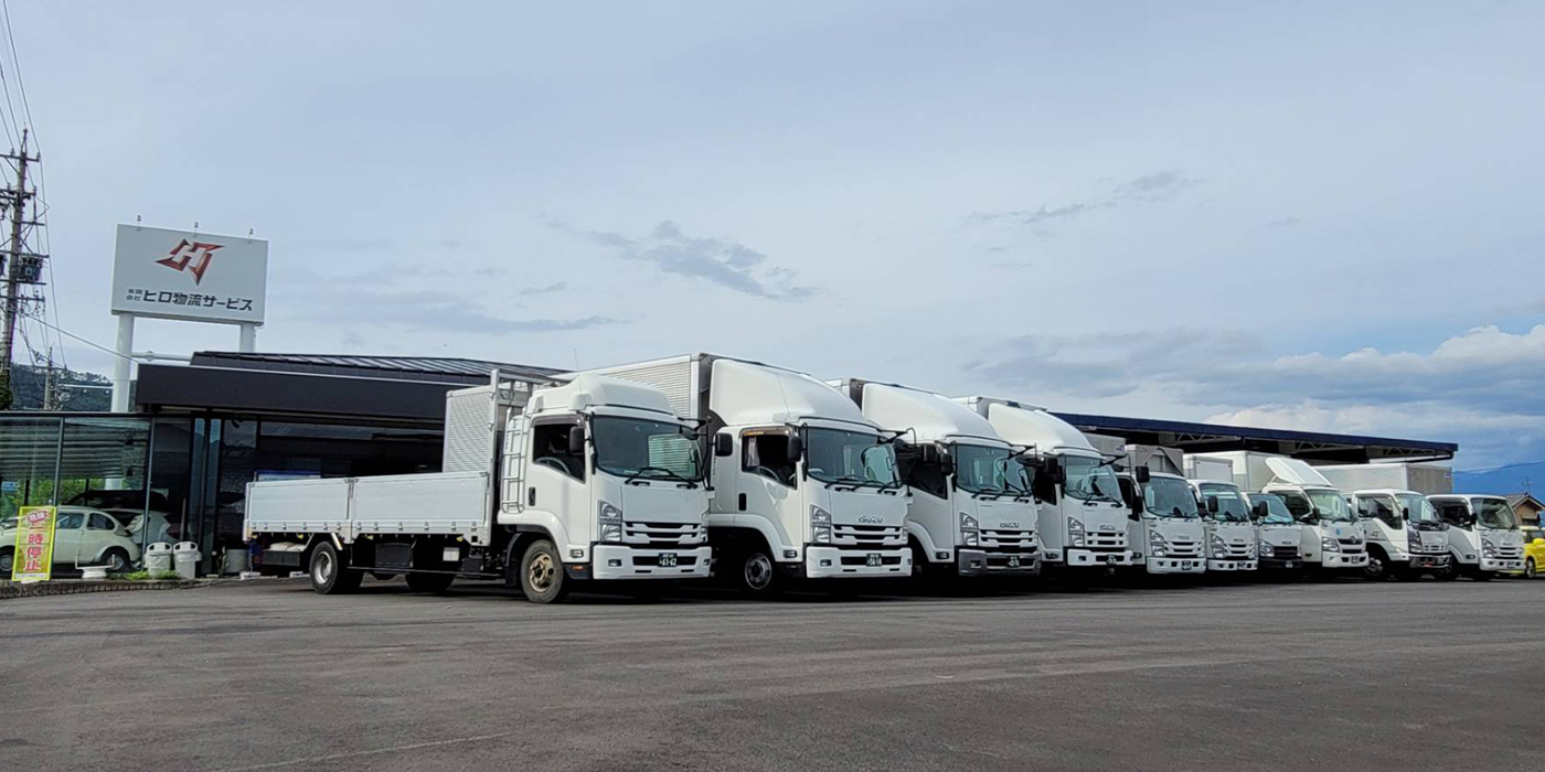 トラック並べた写真1